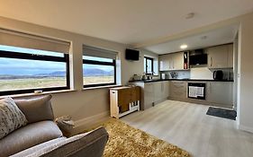 Druidibeg Cabin, Loch Druidibeg, Isle Of South Uist